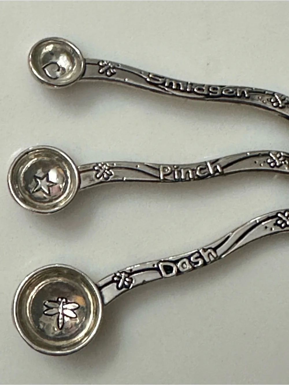 ganz frog dash pinch smidgen measuring spoon set with hook